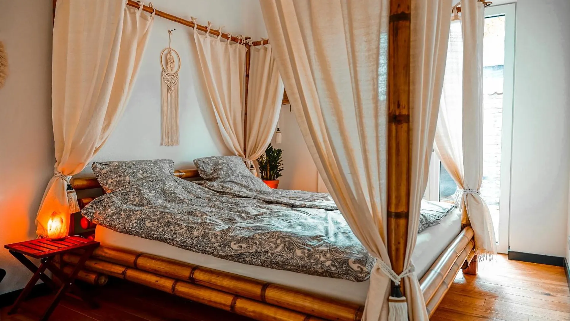 Urban Jungle Room Rundum Entspannung Mit Sauna Troisdorf